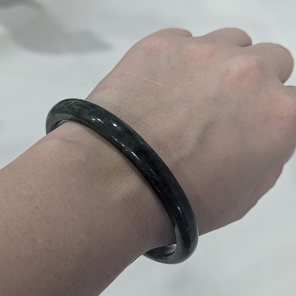 Vintage raw natural dark green agate bangle, apox 62mm - Picture 7 of 10